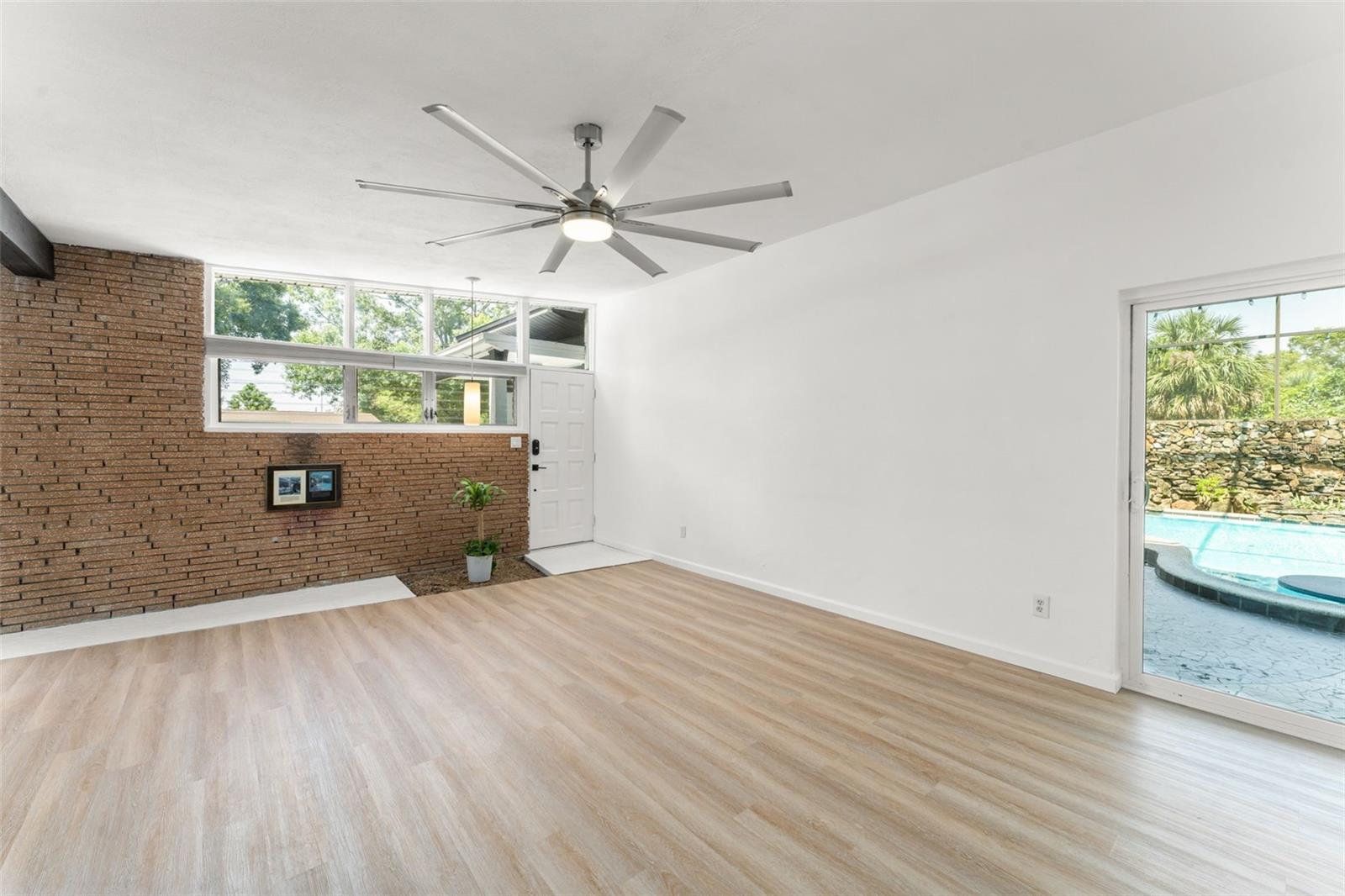7712 Hoosier Pl Property Photo 4