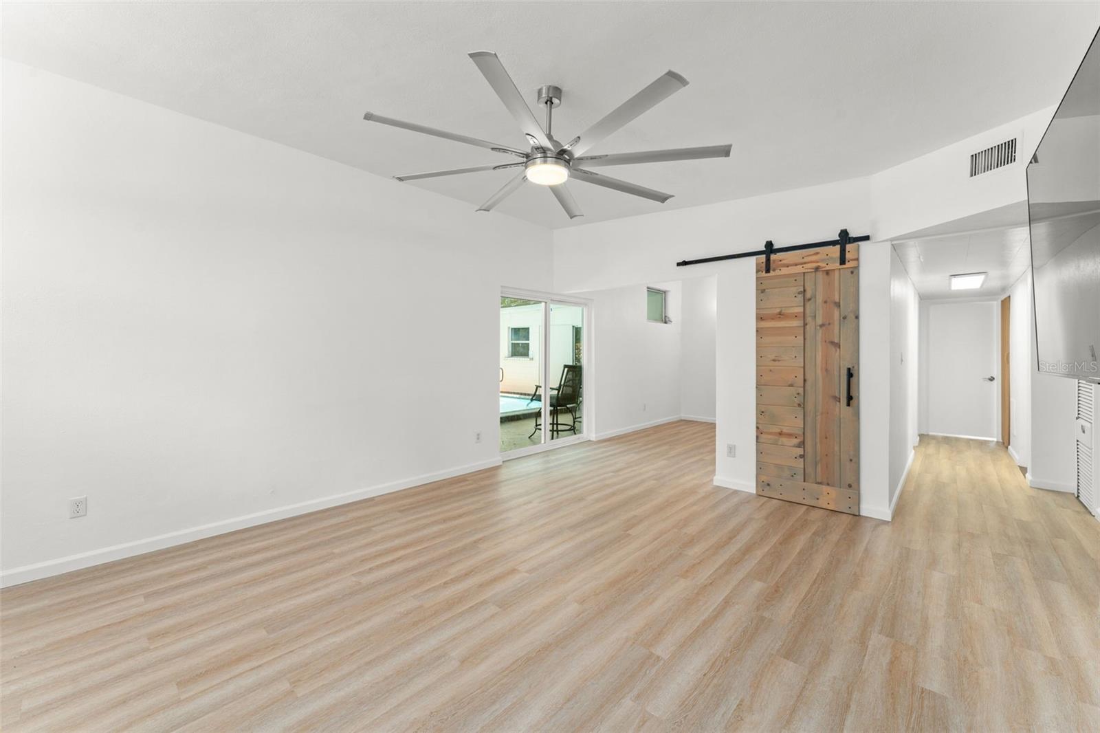 7712 Hoosier Pl Property Photo 6