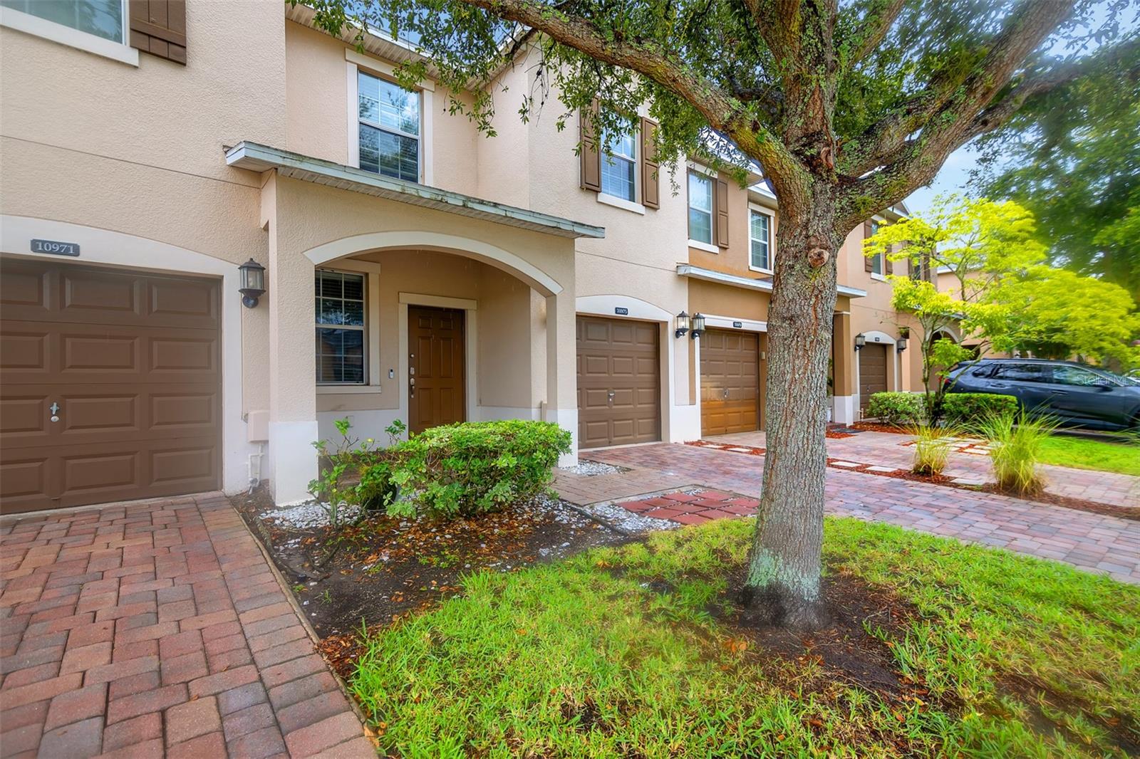 10975 Savannah Landing Cir Property Photo 3