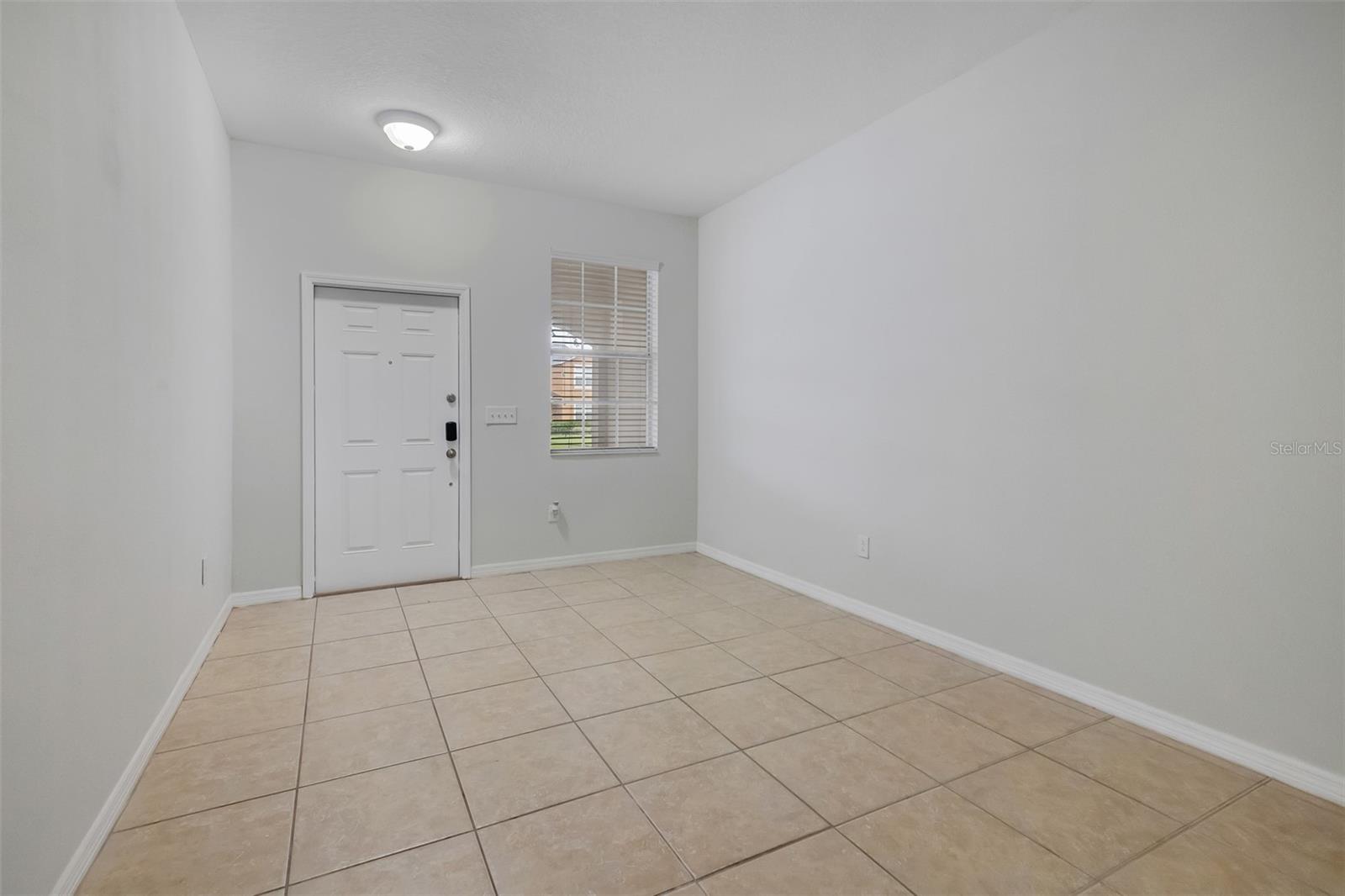10975 Savannah Landing Cir Property Photo 5