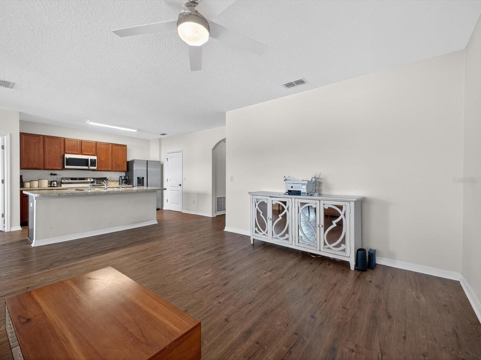 16701 Broadford Ln Property Photo 3