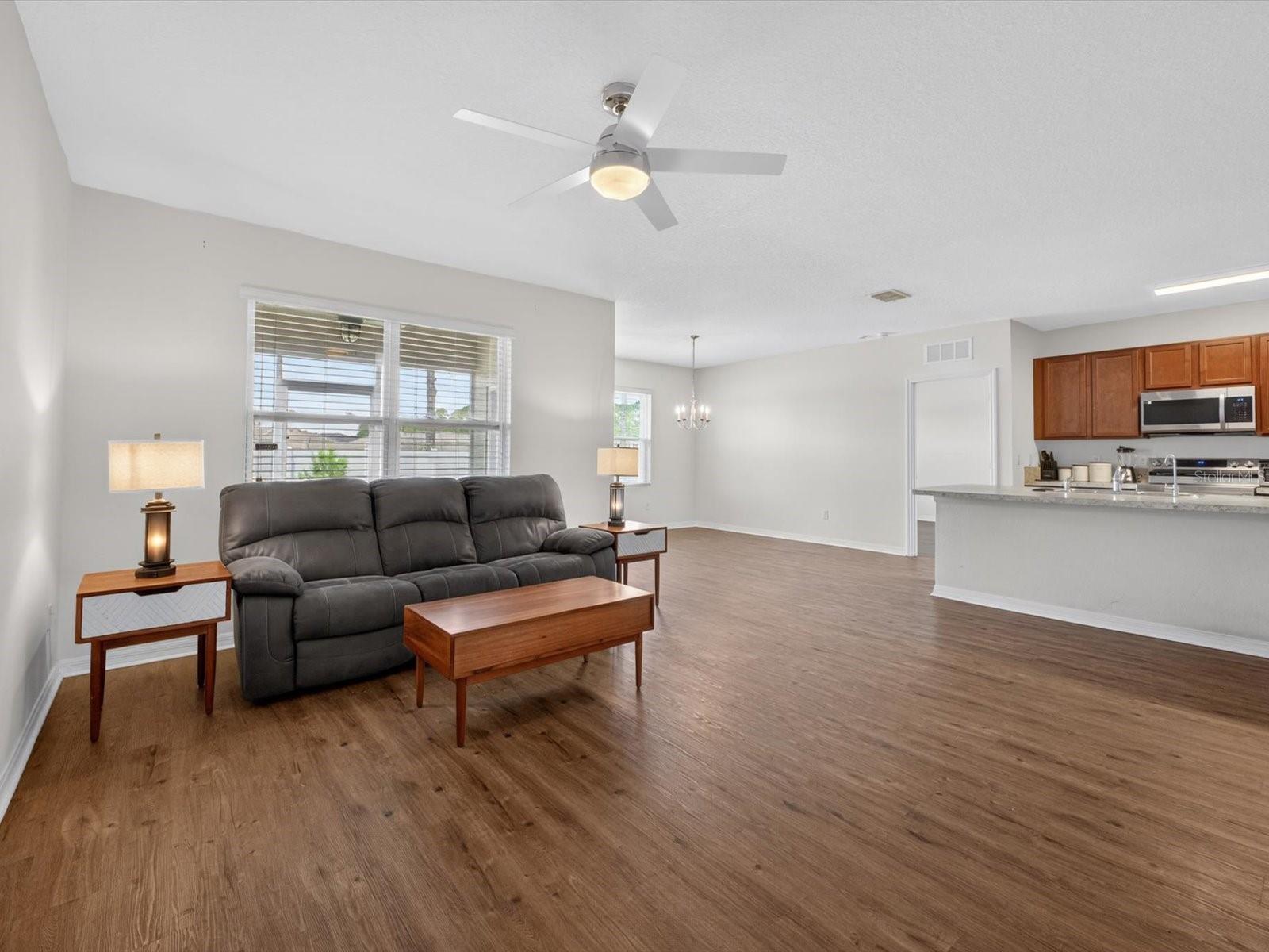 16701 Broadford Ln Property Photo 4