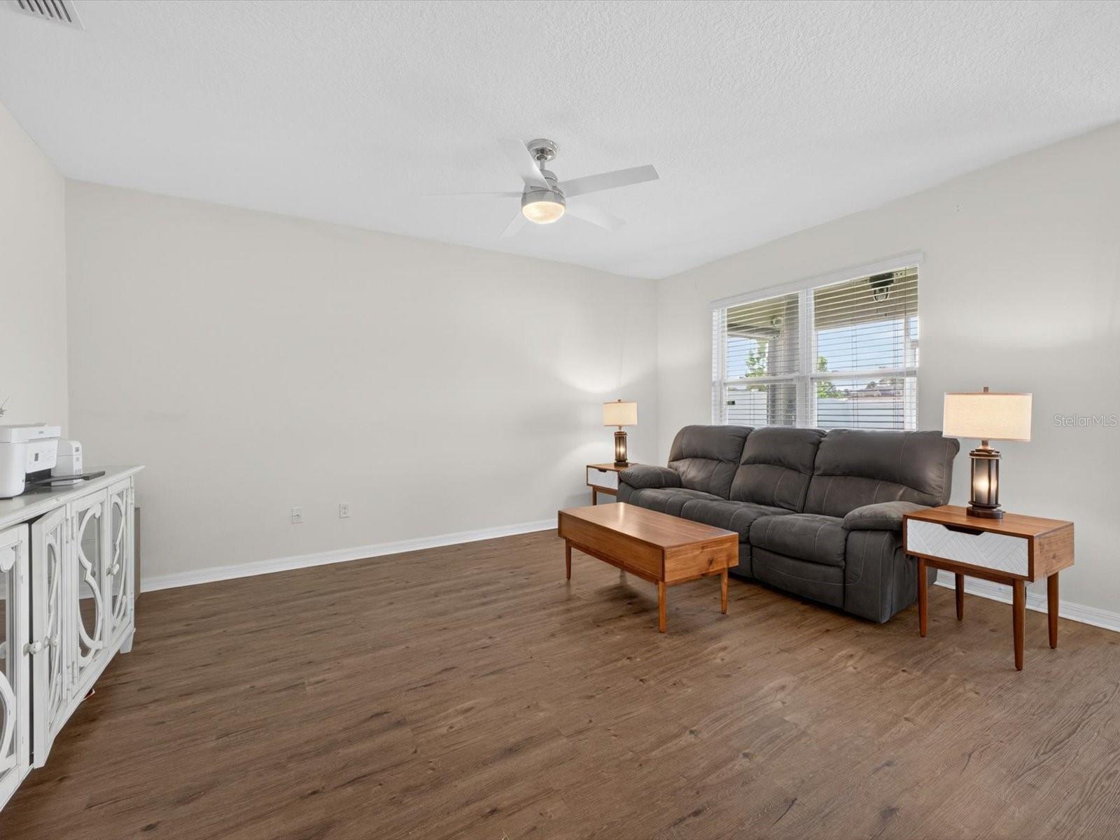 16701 Broadford Ln Property Photo 5