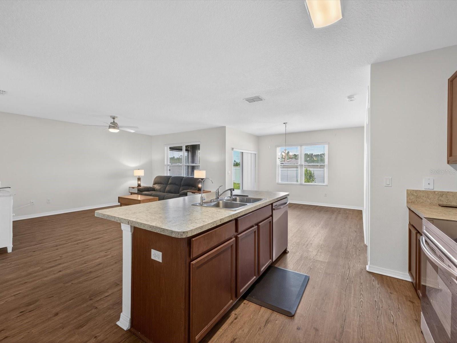 16701 Broadford Ln Property Photo 8