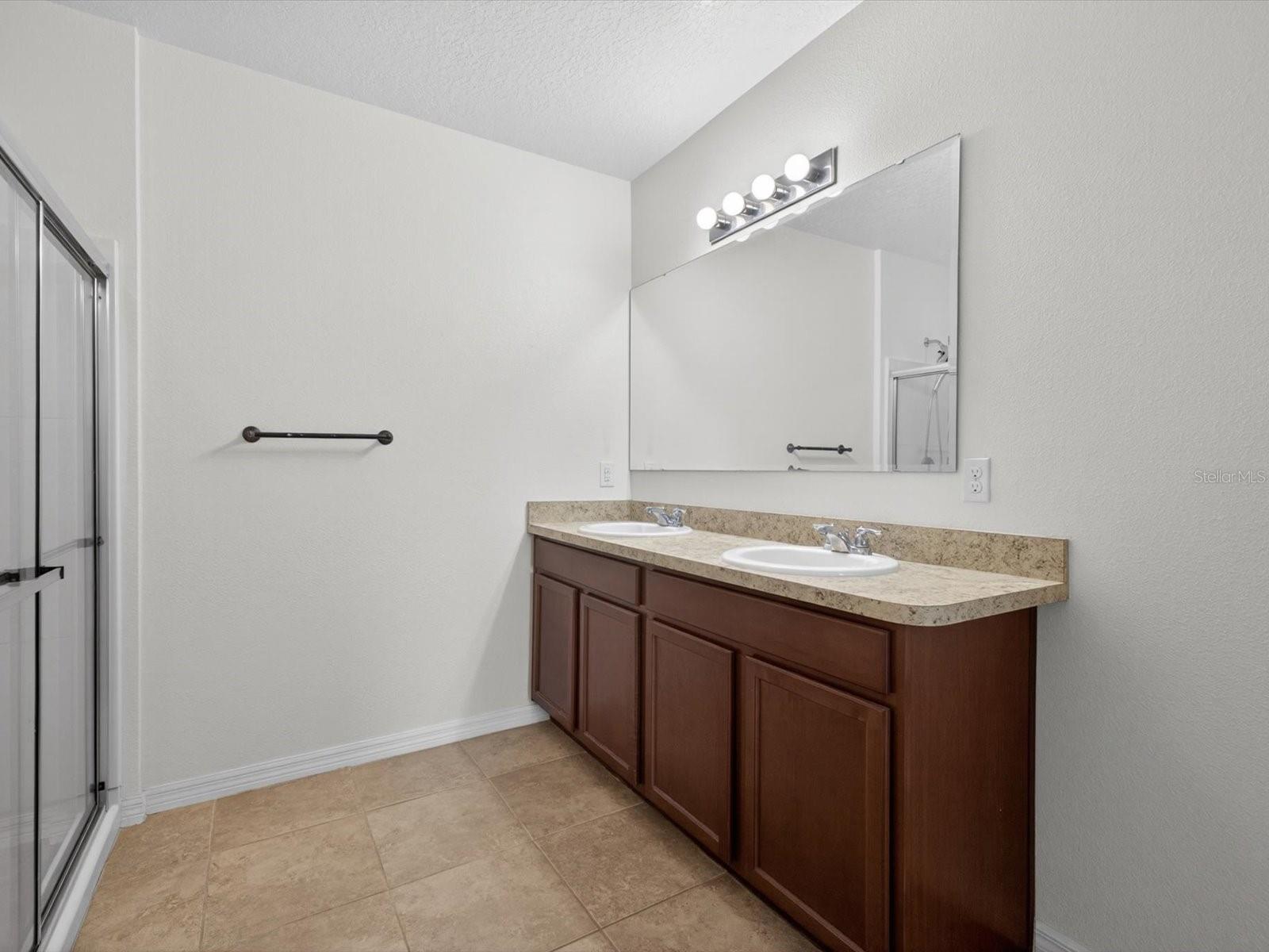 16701 Broadford Ln Property Photo 15