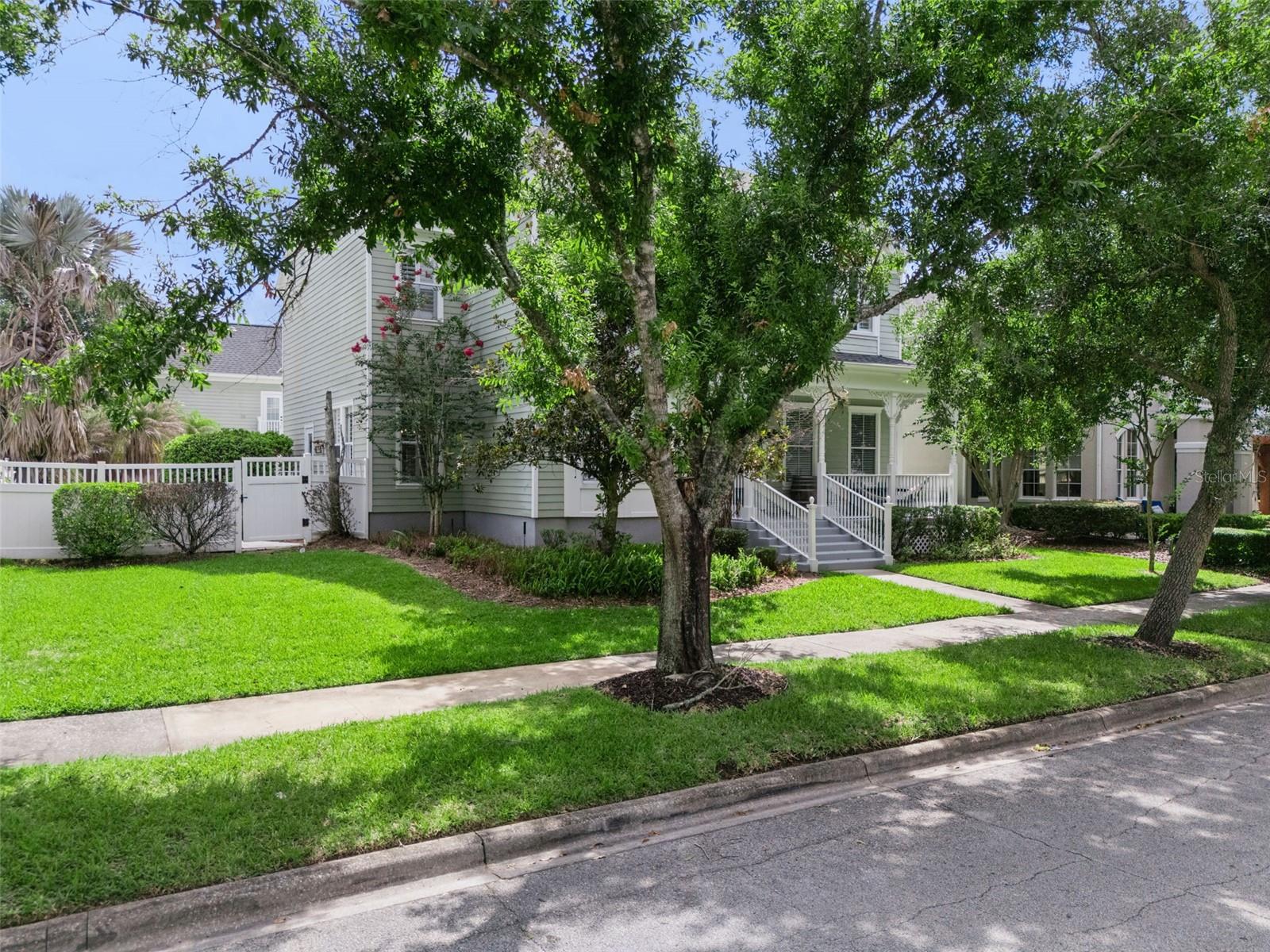 928 Jasmine St Property Photo 3