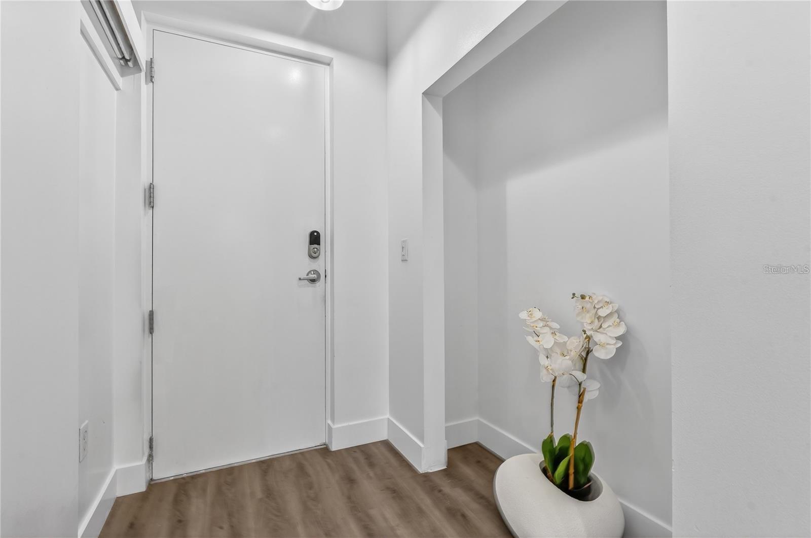 525 E Jackson St #403 Property Photo 5