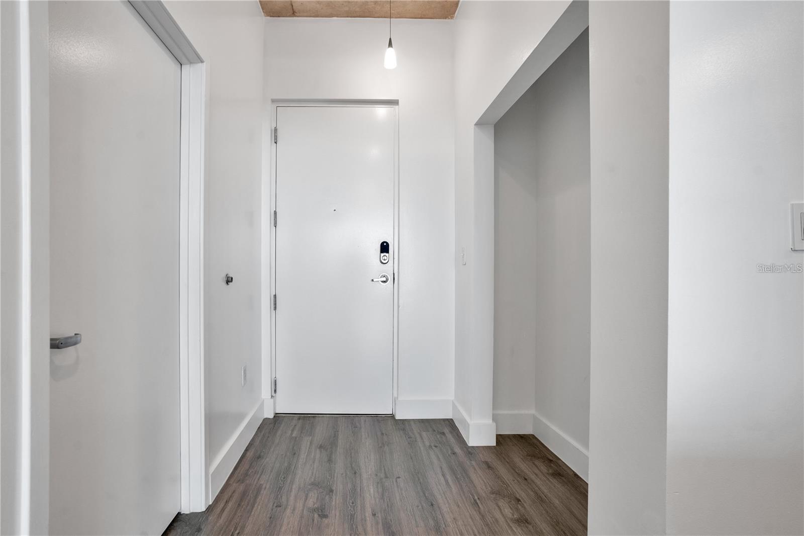 525 E Jackson St #403 Property Photo 6