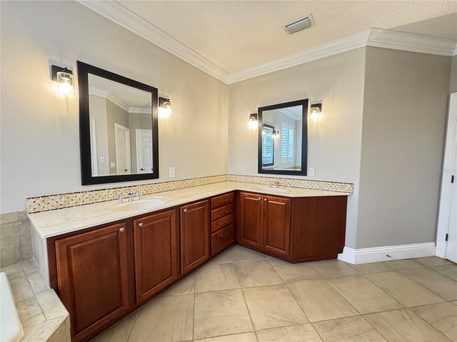 173 Calliope St Property Photo 36