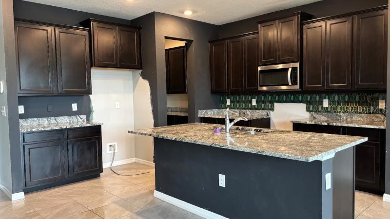 16453 Woodside Gln Property Photo 3