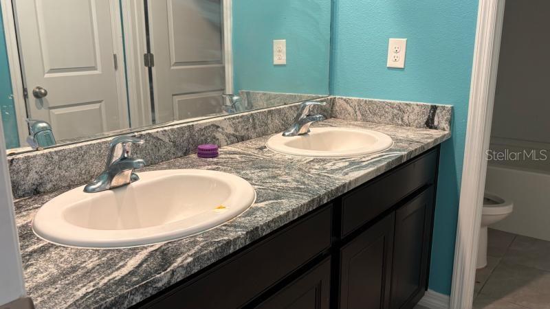 16453 Woodside Gln Property Photo 14