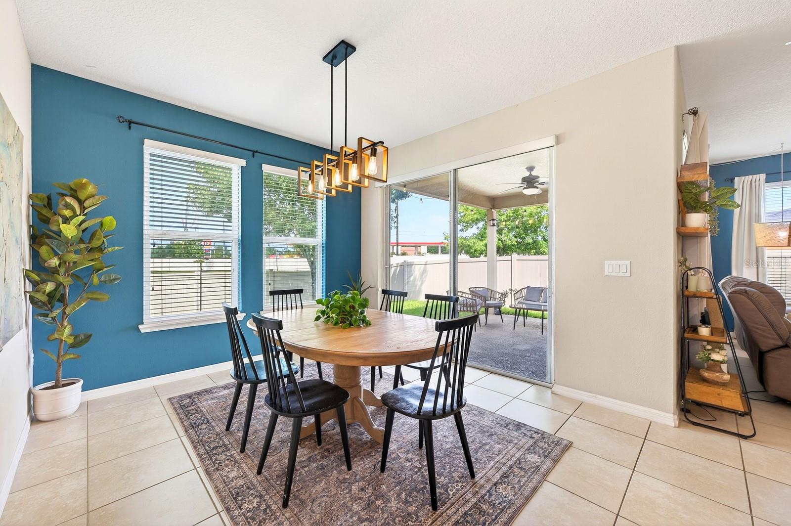 4062 Brookshire Cir Property Photo 3
