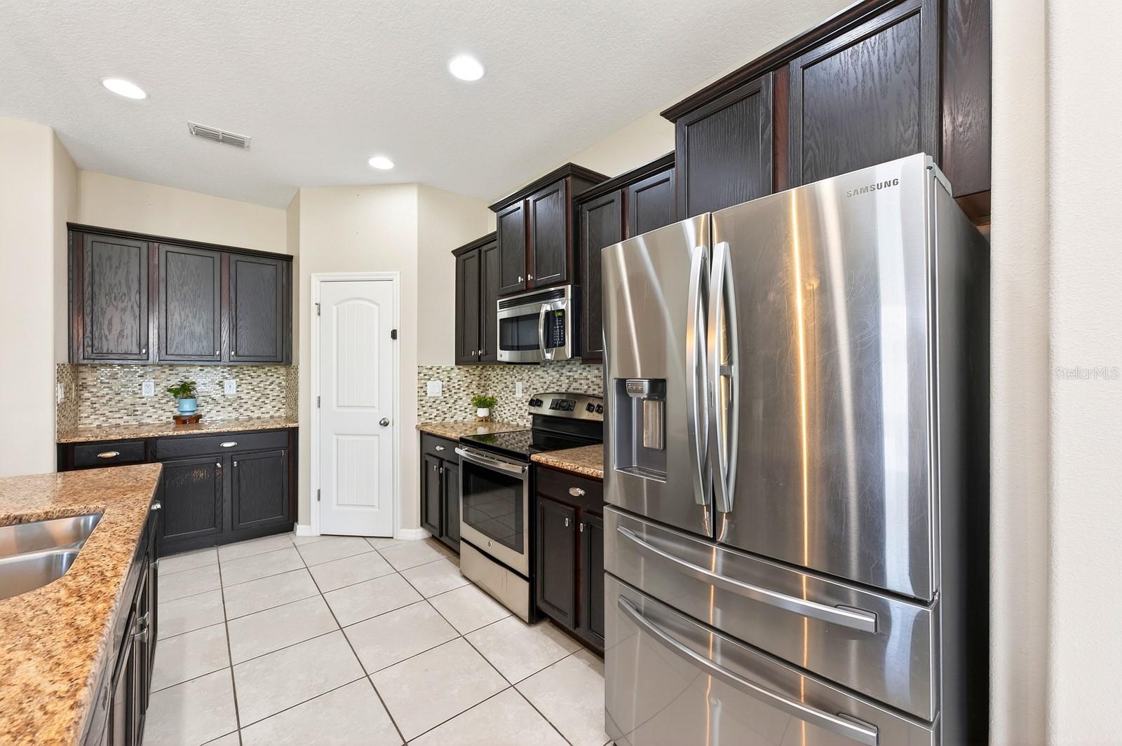 4062 Brookshire Cir Property Photo 7