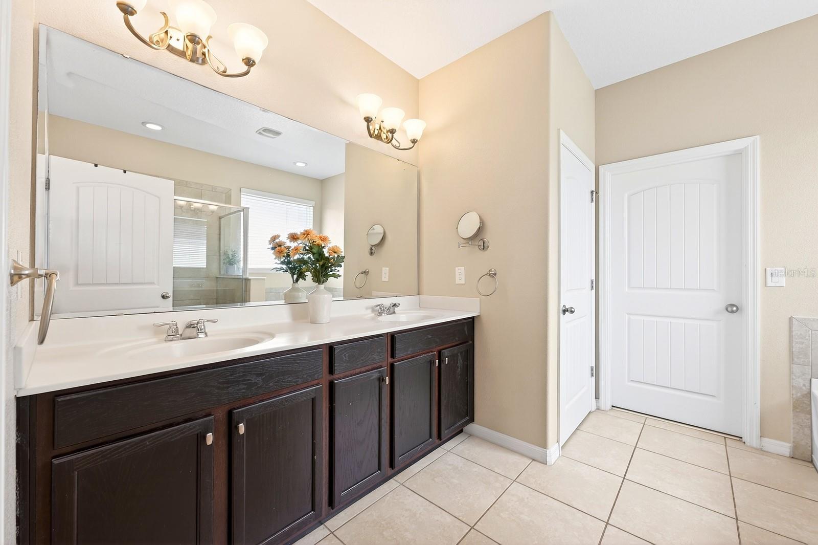 4062 Brookshire Cir Property Photo 14