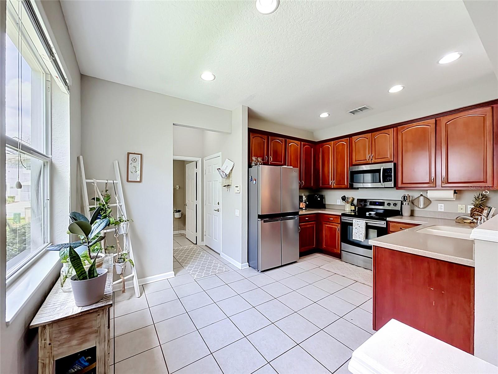 1060 Rock Harbor Ave Property Photo 6