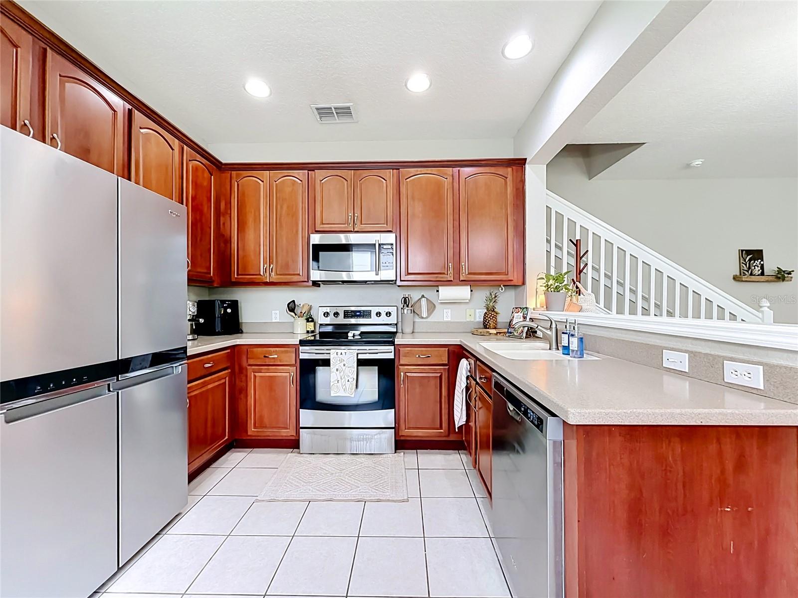 1060 Rock Harbor Ave Property Photo 7
