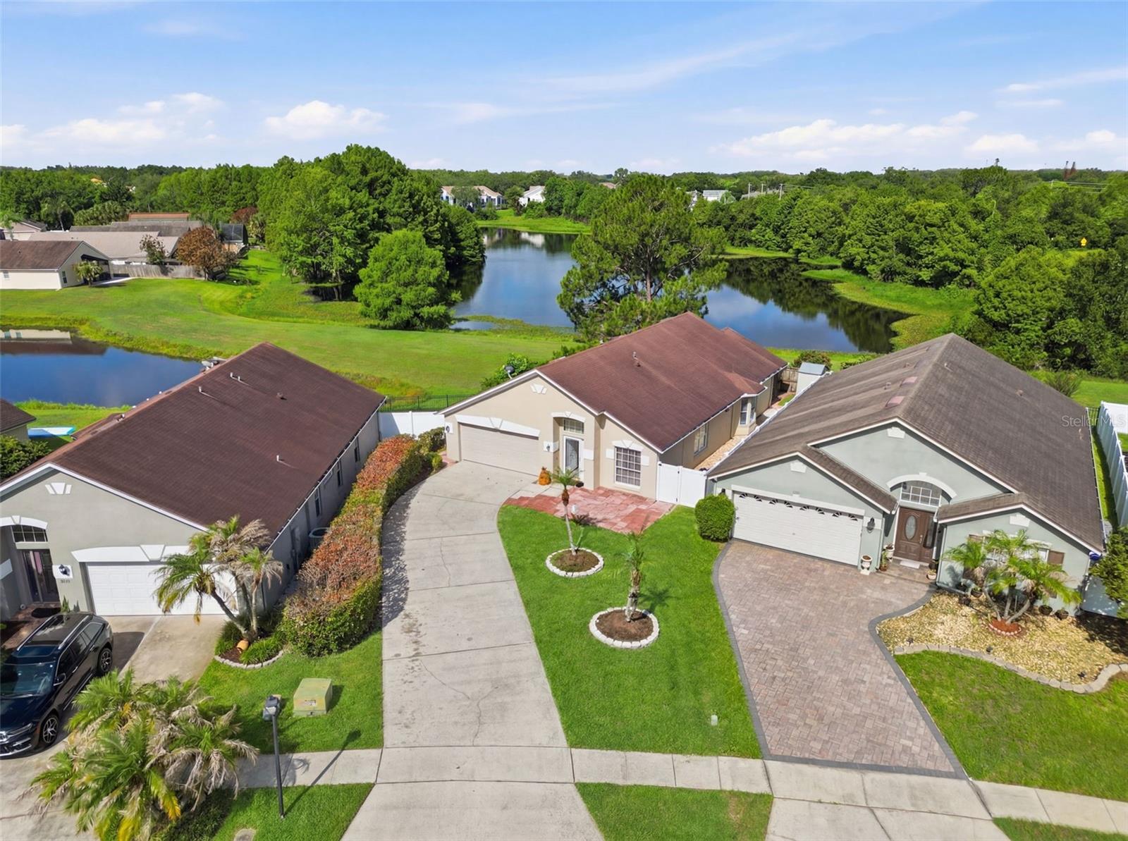 632 Cypress Tree Ct Property Photo 3