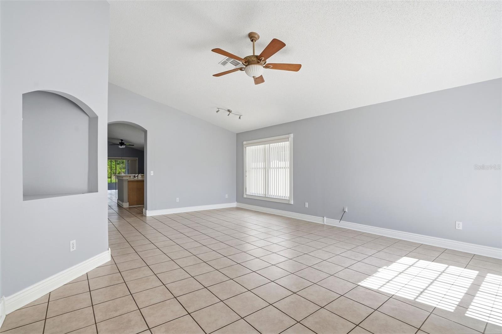 632 Cypress Tree Ct Property Photo 4