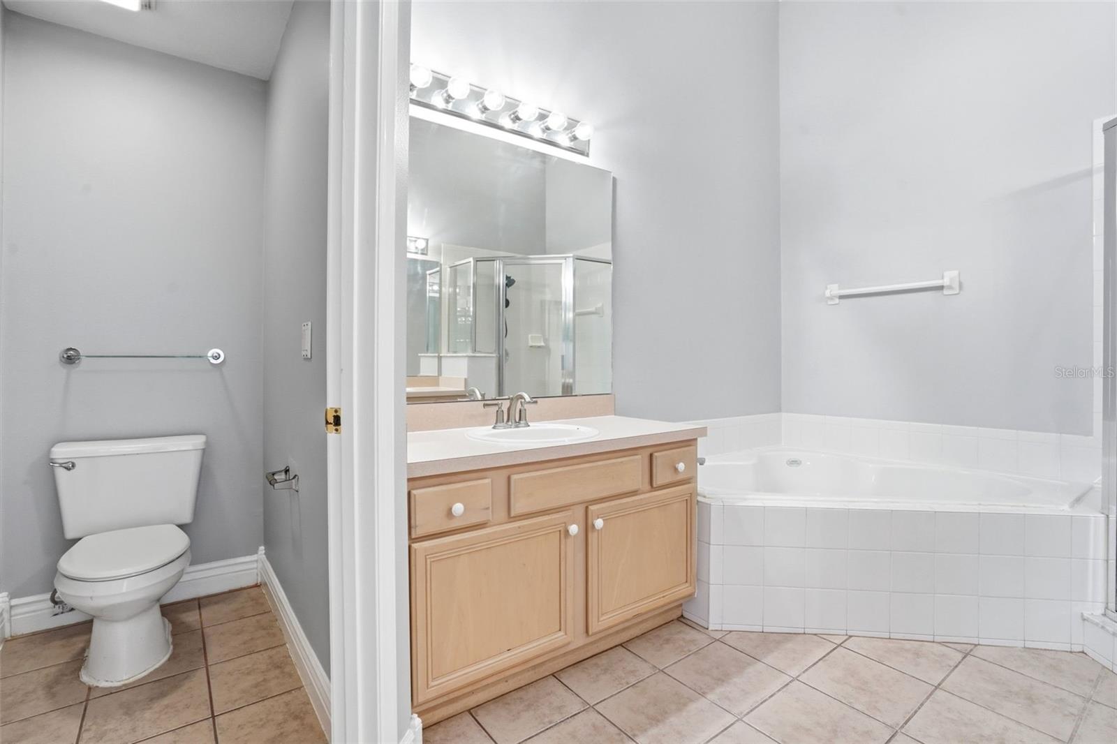 632 Cypress Tree Ct Property Photo 17