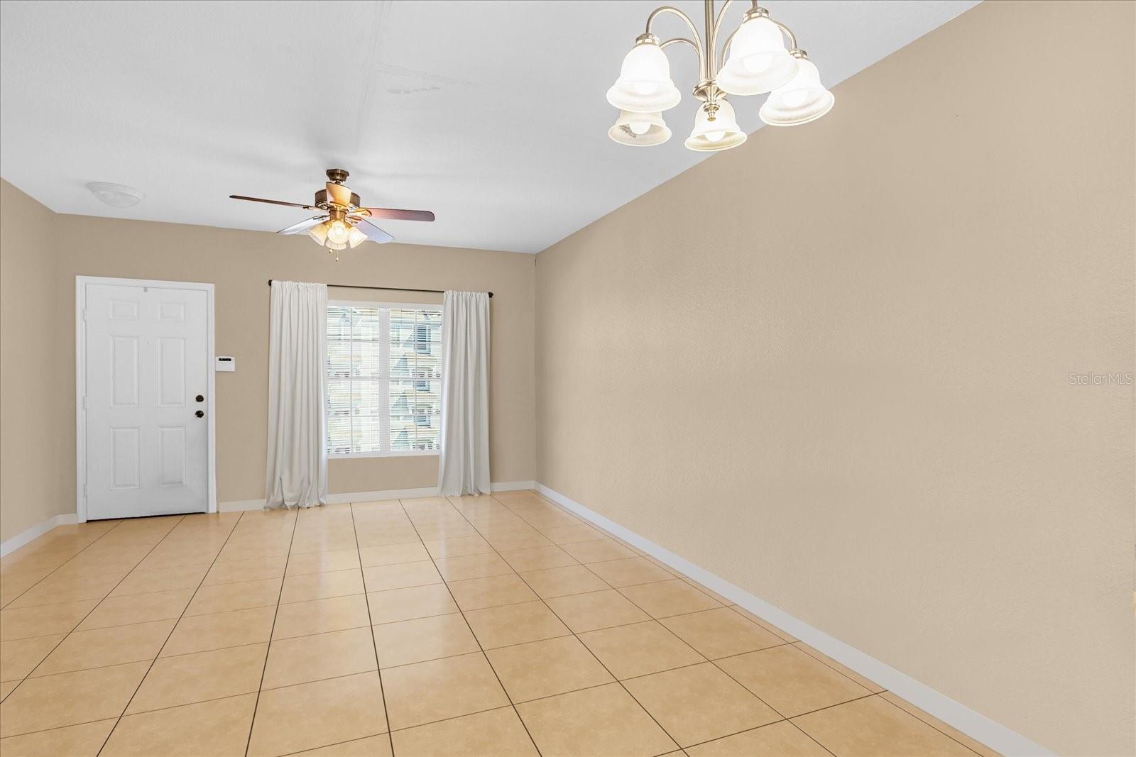 727 Shropshire Loop Property Photo 2