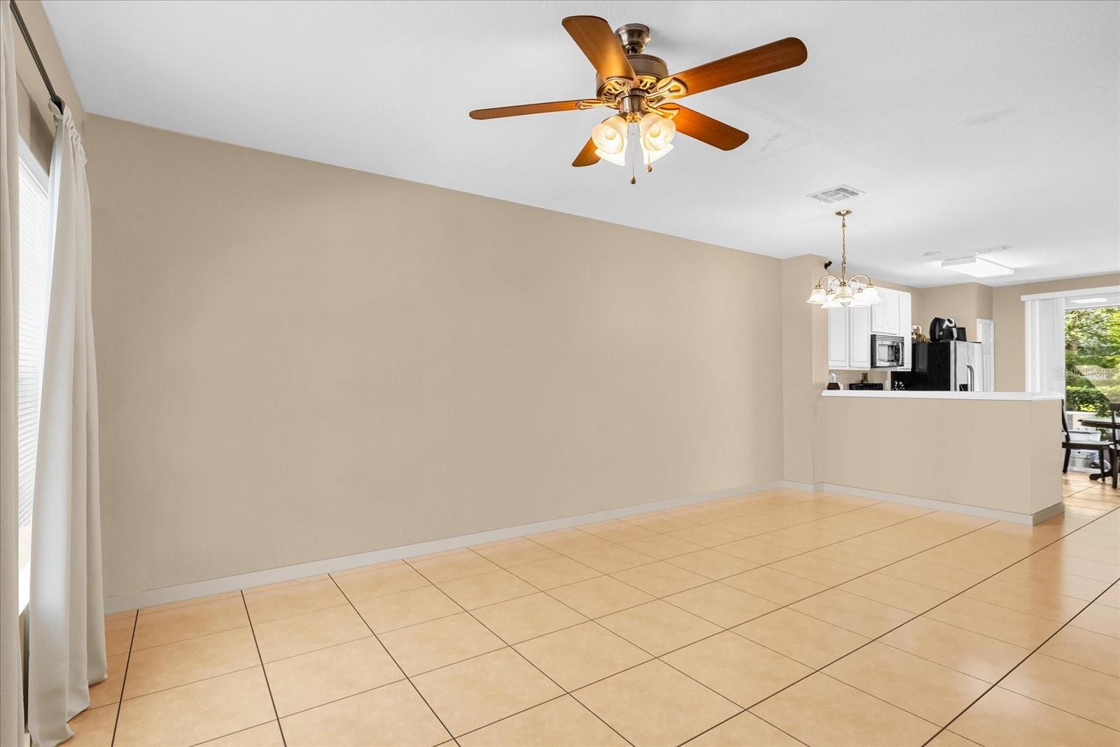 727 Shropshire Loop Property Photo 4