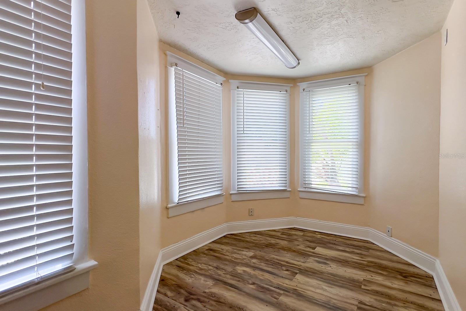 821 Emmett St #2nd Floor Property Photo 37