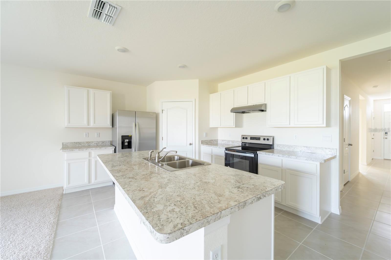 1811 Silverbell Loop Property Photo 2