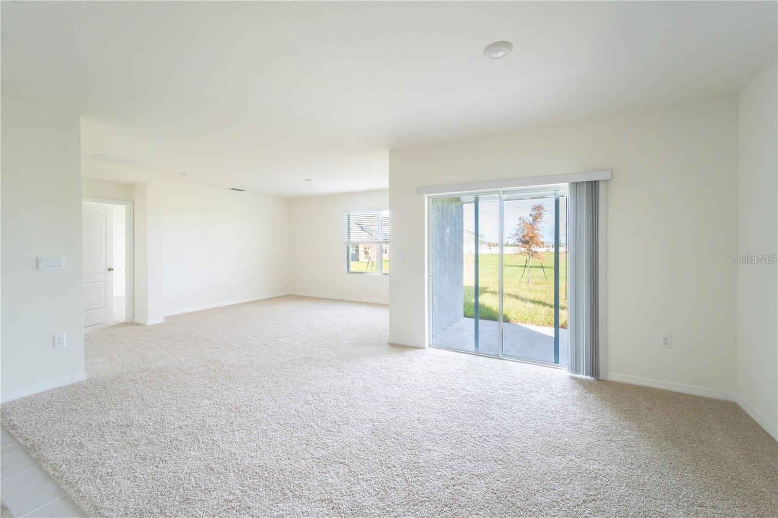 1811 Silverbell Loop Property Photo 3