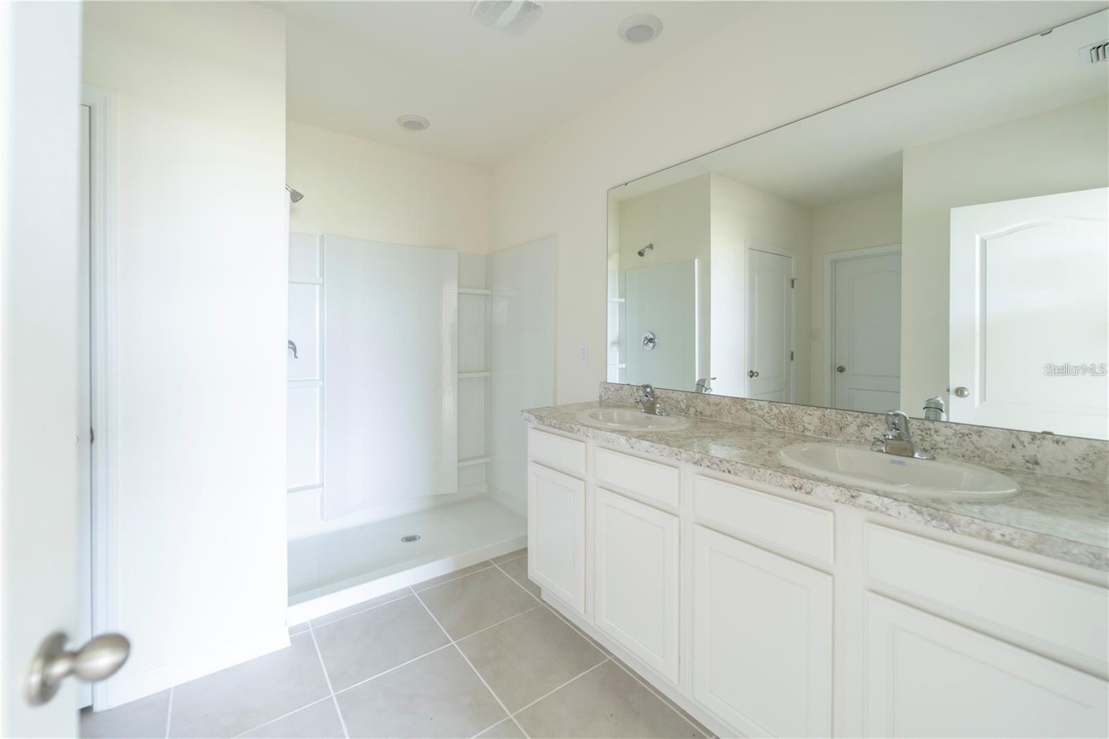 1811 Silverbell Loop Property Photo 5
