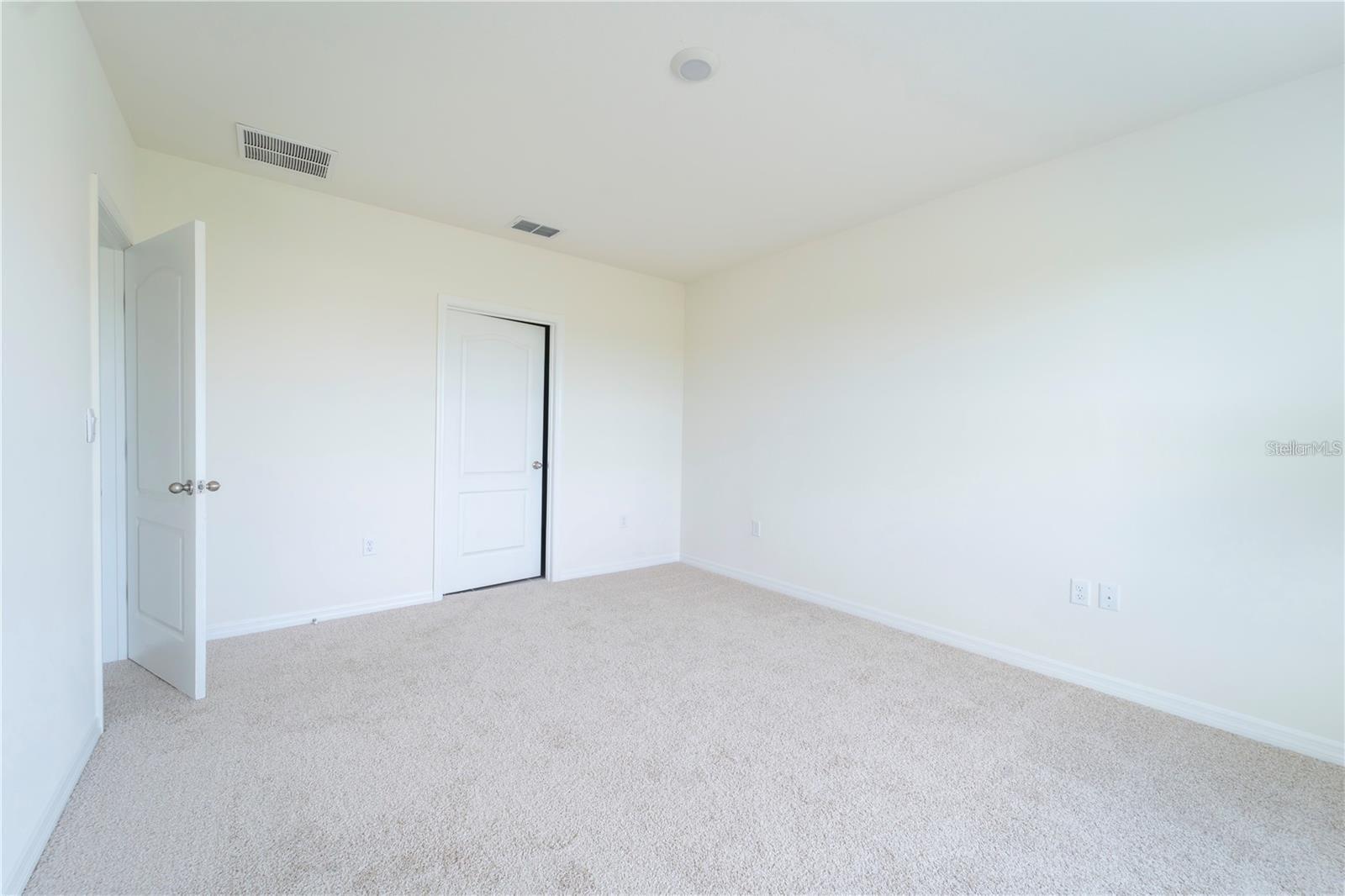 1811 Silverbell Loop Property Photo 6