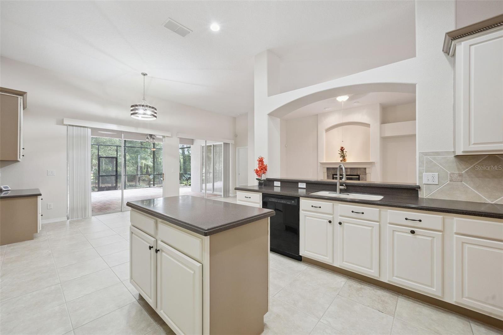 597 Sand Wedge Loop Property Photo 5
