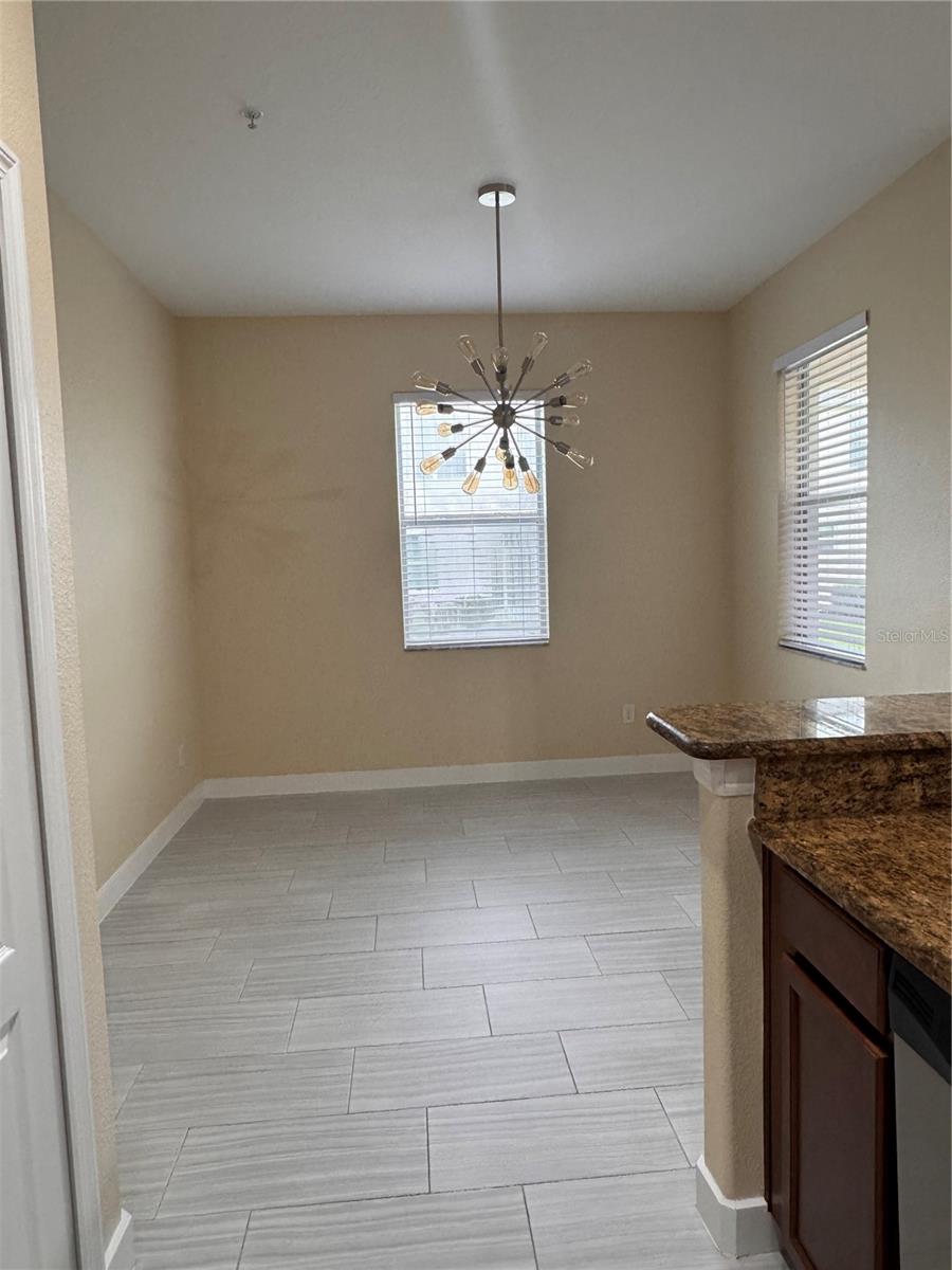 15511 Campden St Property Photo 4
