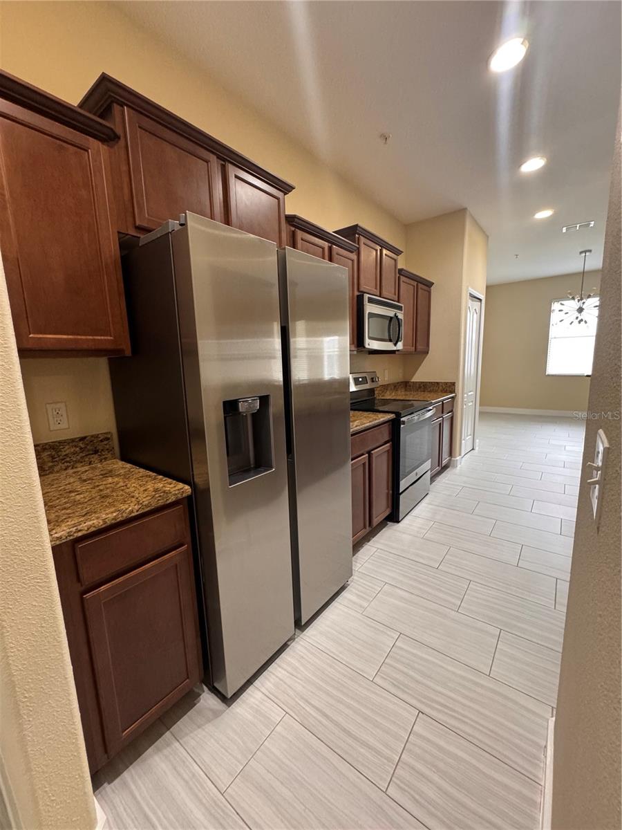 15511 Campden St Property Photo 6