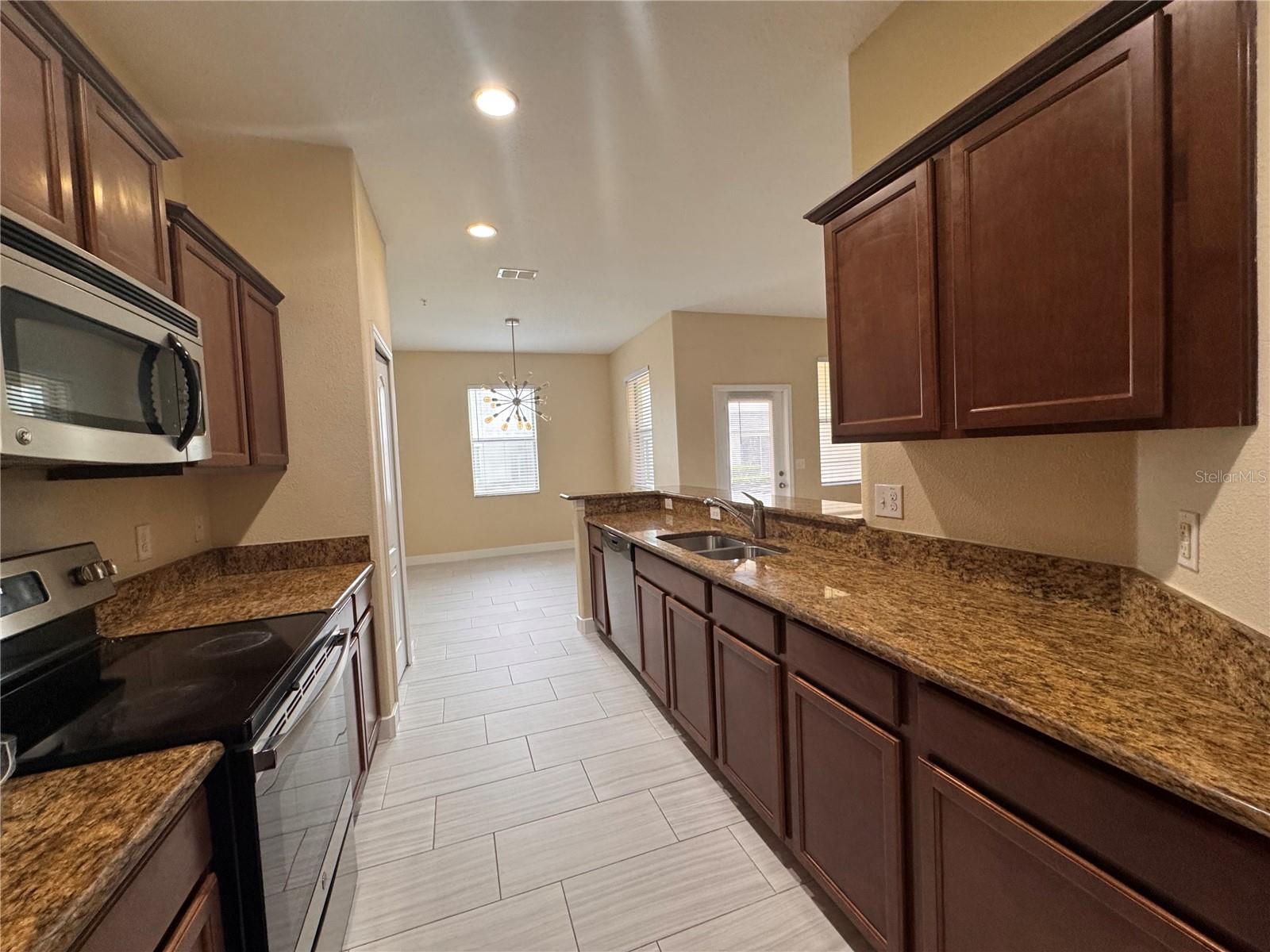 15511 Campden St Property Photo 7
