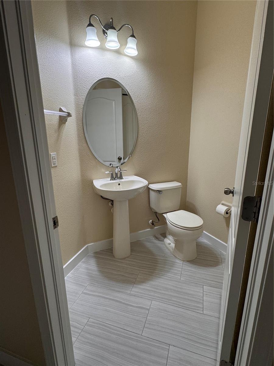 15511 Campden St Property Photo 10