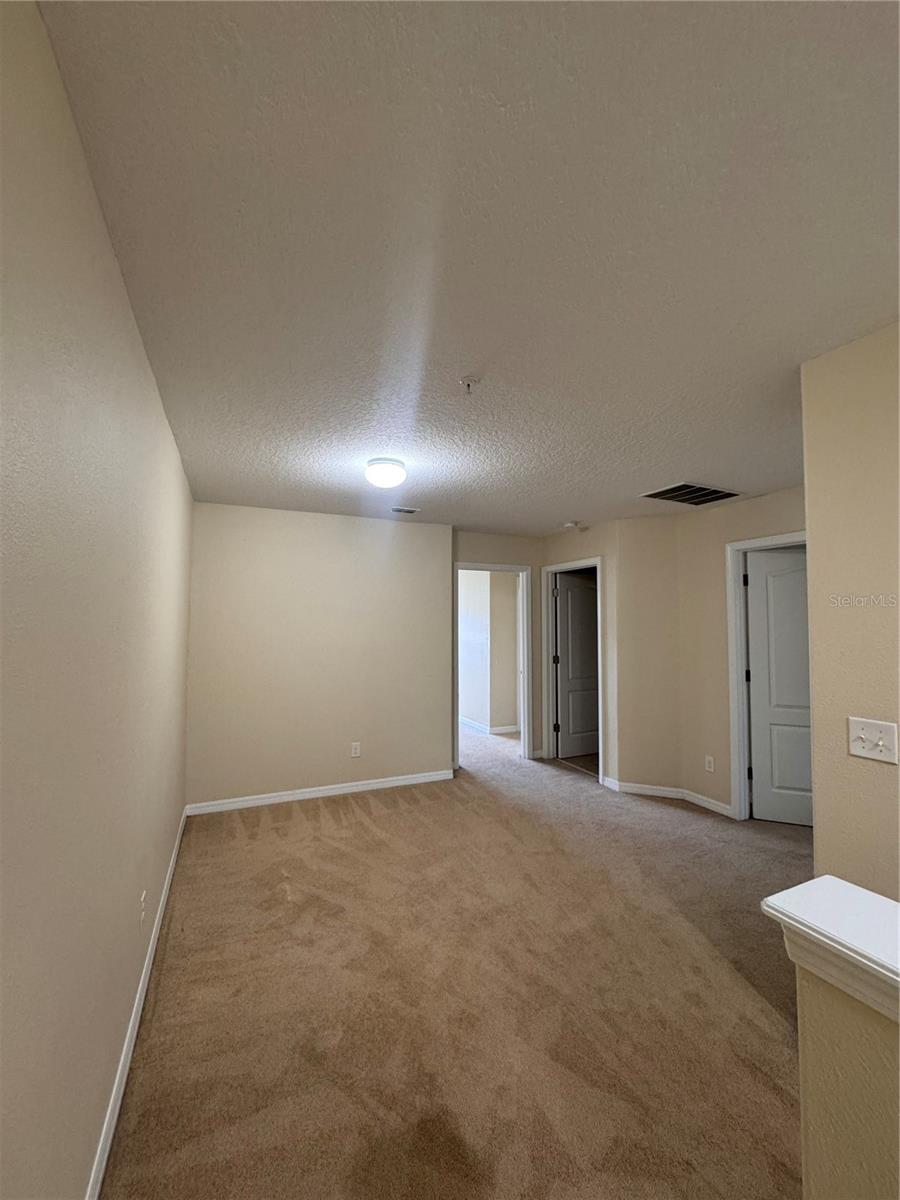 15511 Campden St Property Photo 11