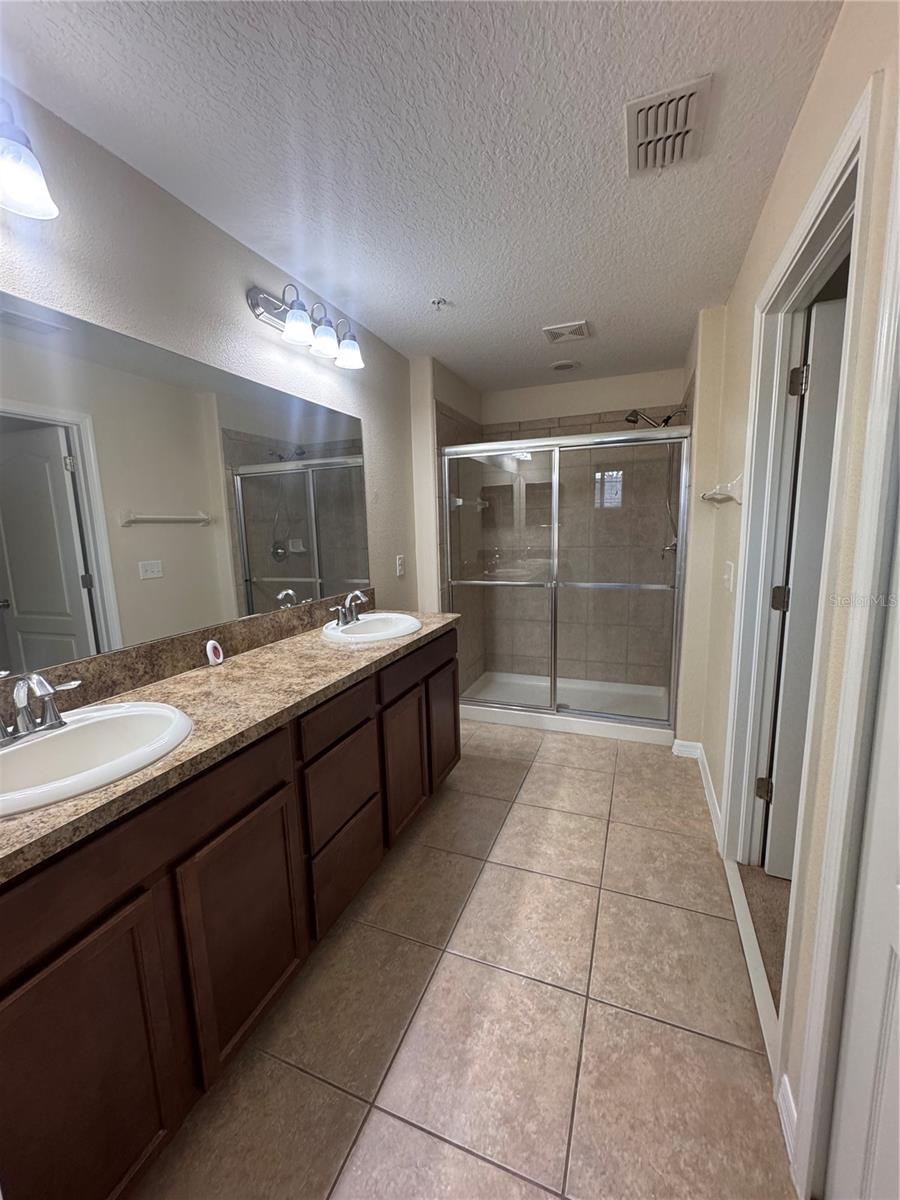15511 Campden St Property Photo 13