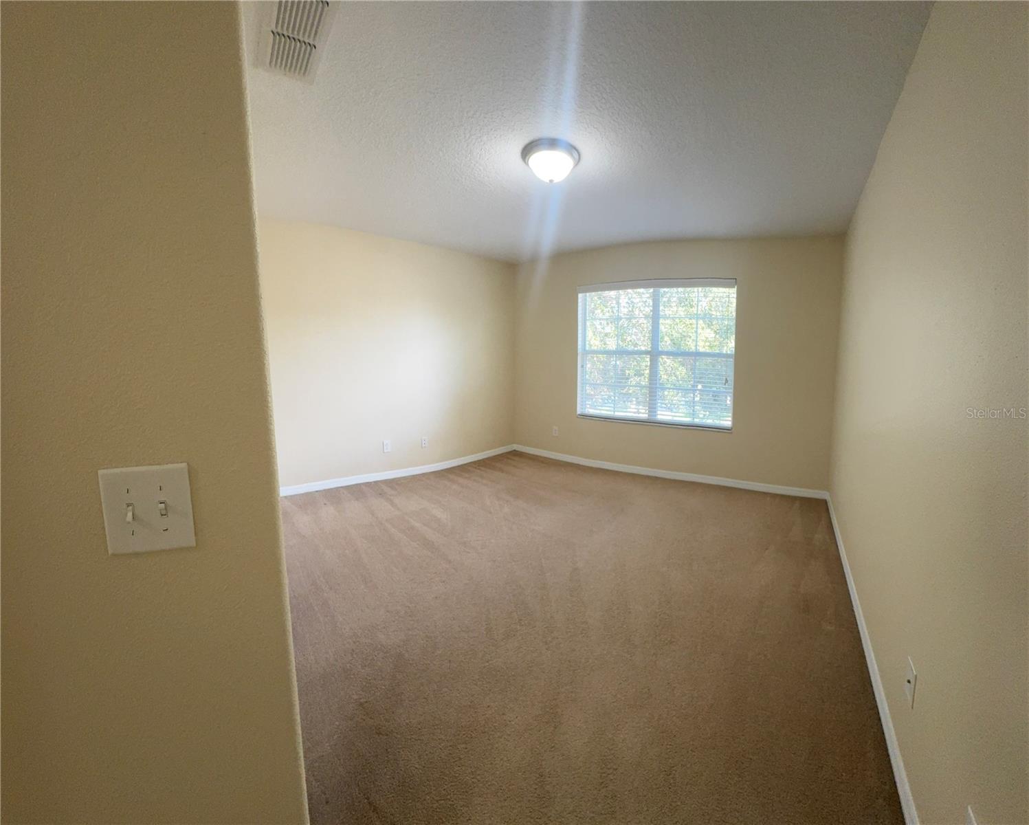 15511 Campden St Property Photo 14