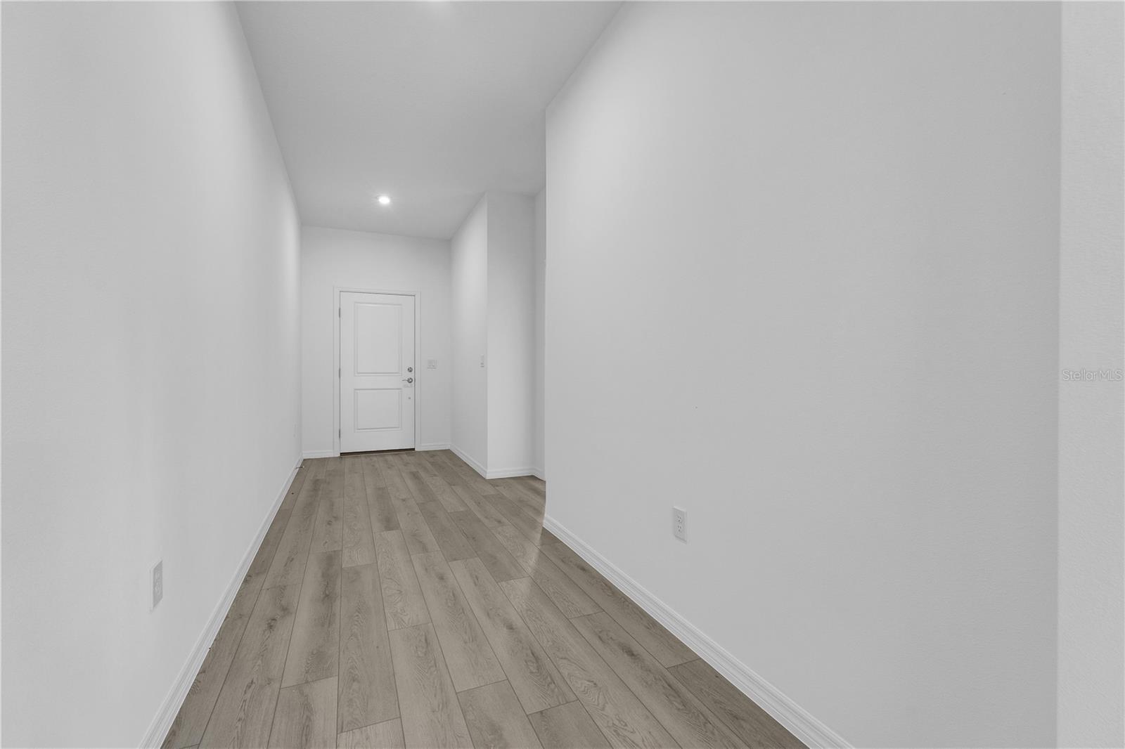 1112 Banff Dr Ne Property Photo 3