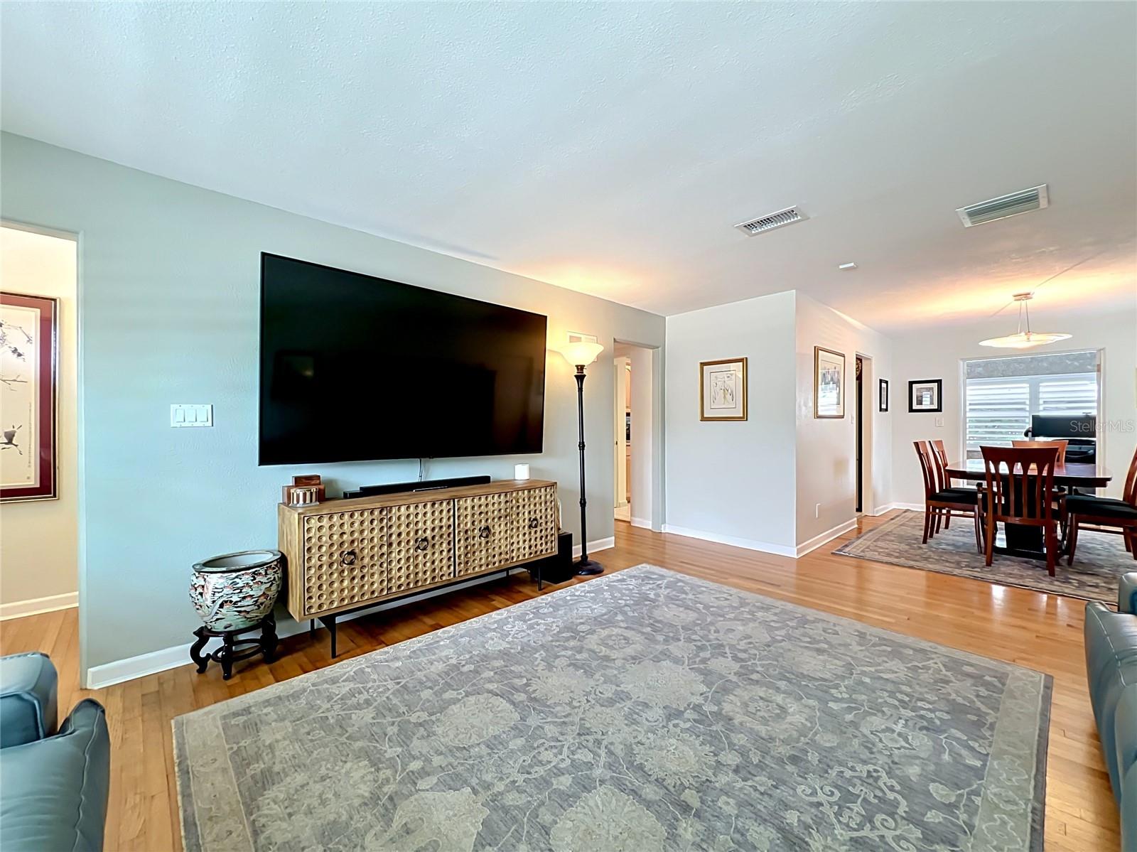 2806 Vine St Property Photo 8