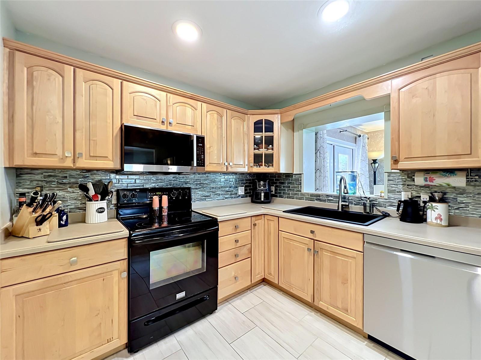2806 Vine St Property Photo 14
