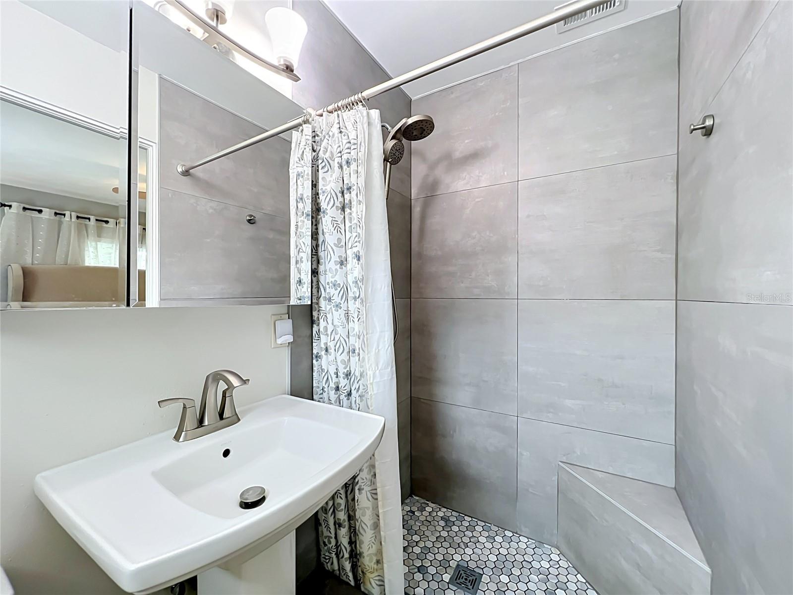 2806 Vine St Property Photo 21