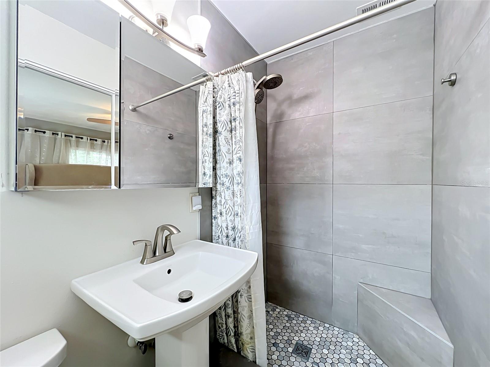 2806 Vine St Property Photo 23