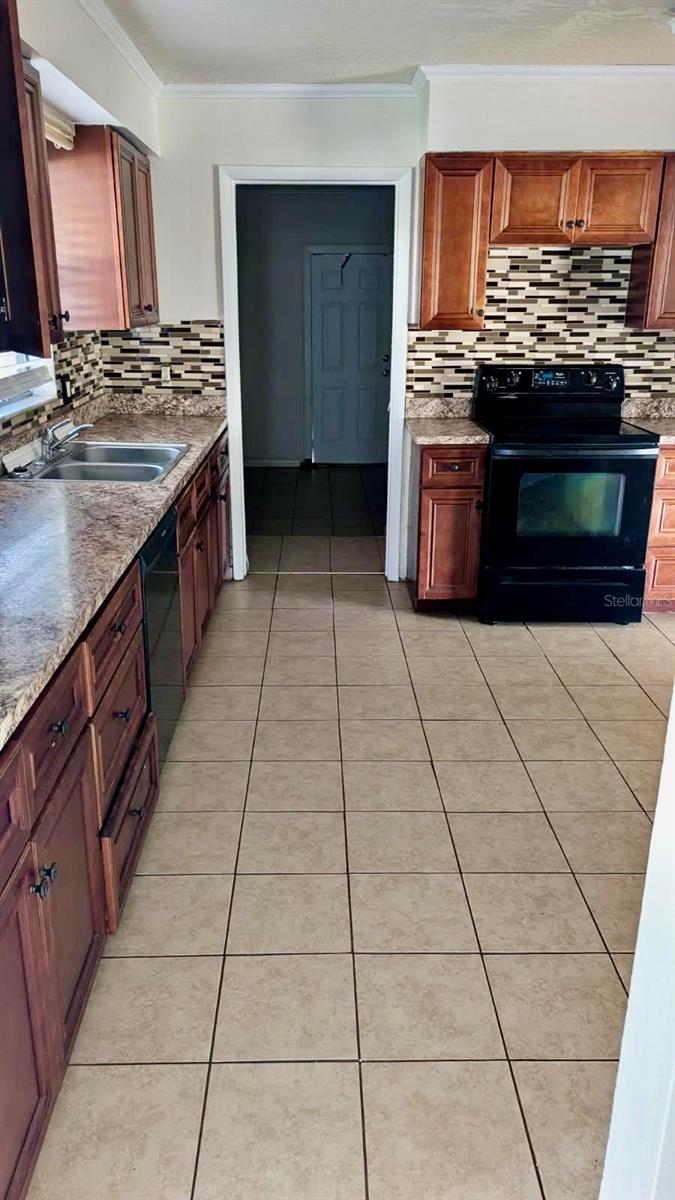 1077 Basque Dr Property Photo 4