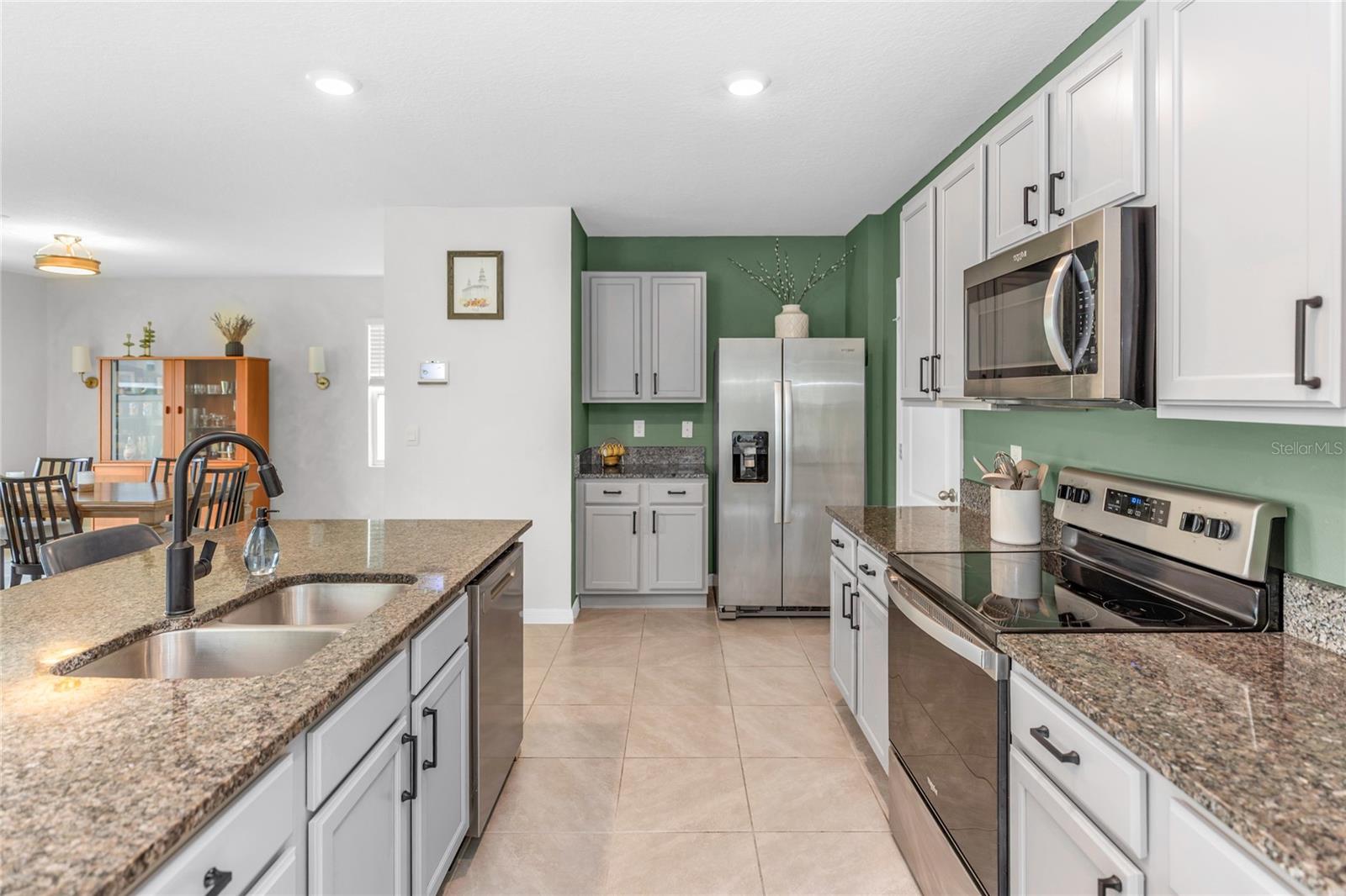 3758 Sungrove Cir Property Photo 5