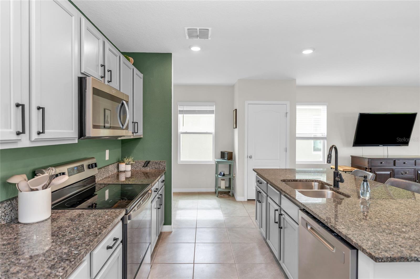 3758 Sungrove Cir Property Photo 6
