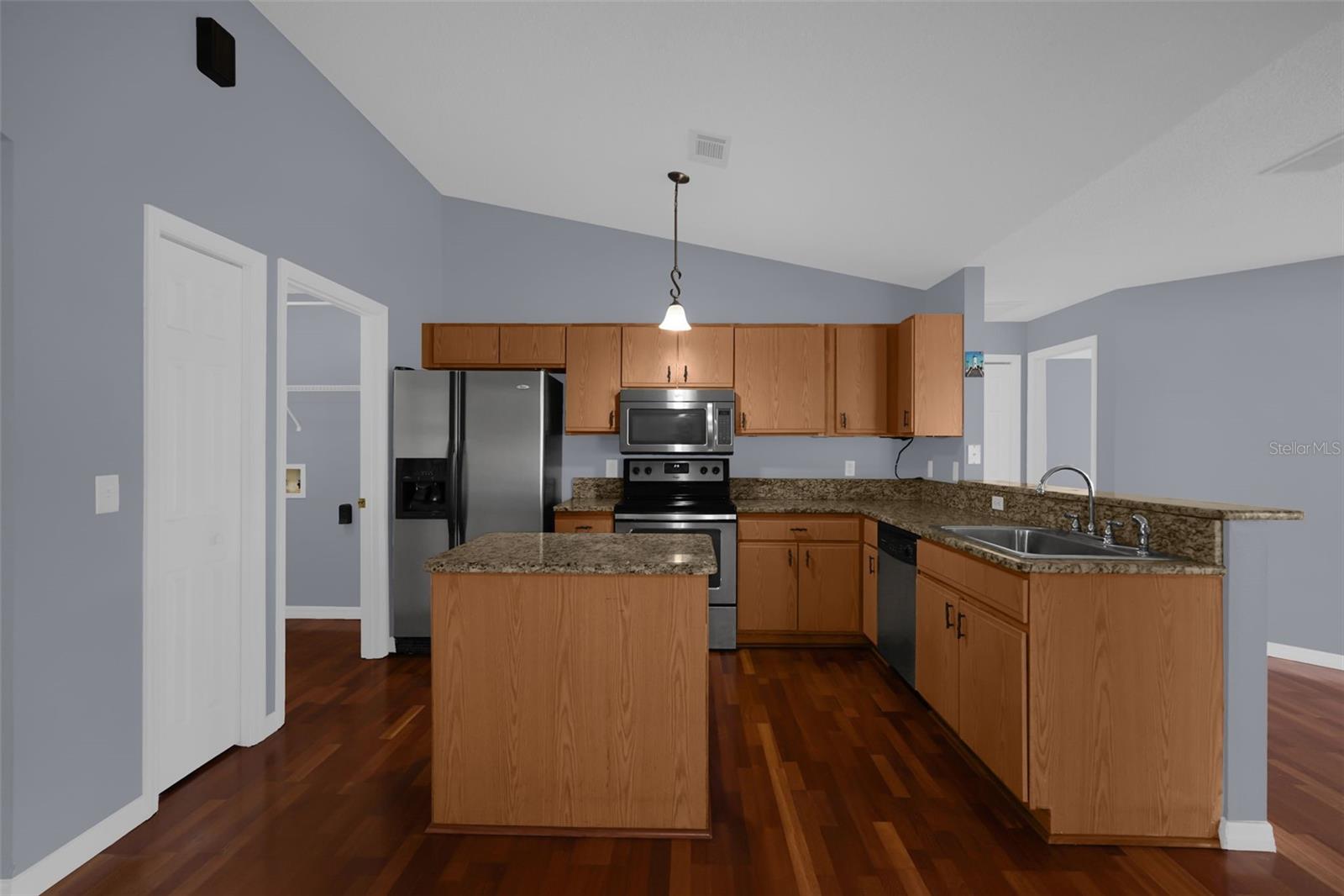 1147 Normandy Dr Property Photo 4