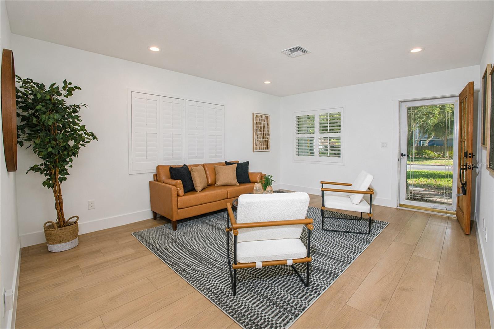 20 E Division St Property Photo 6
