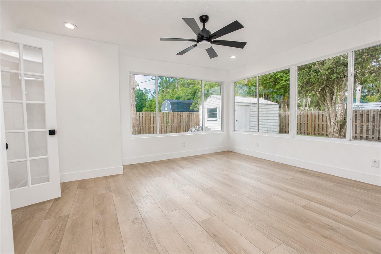 20 E Division St Property Photo 22