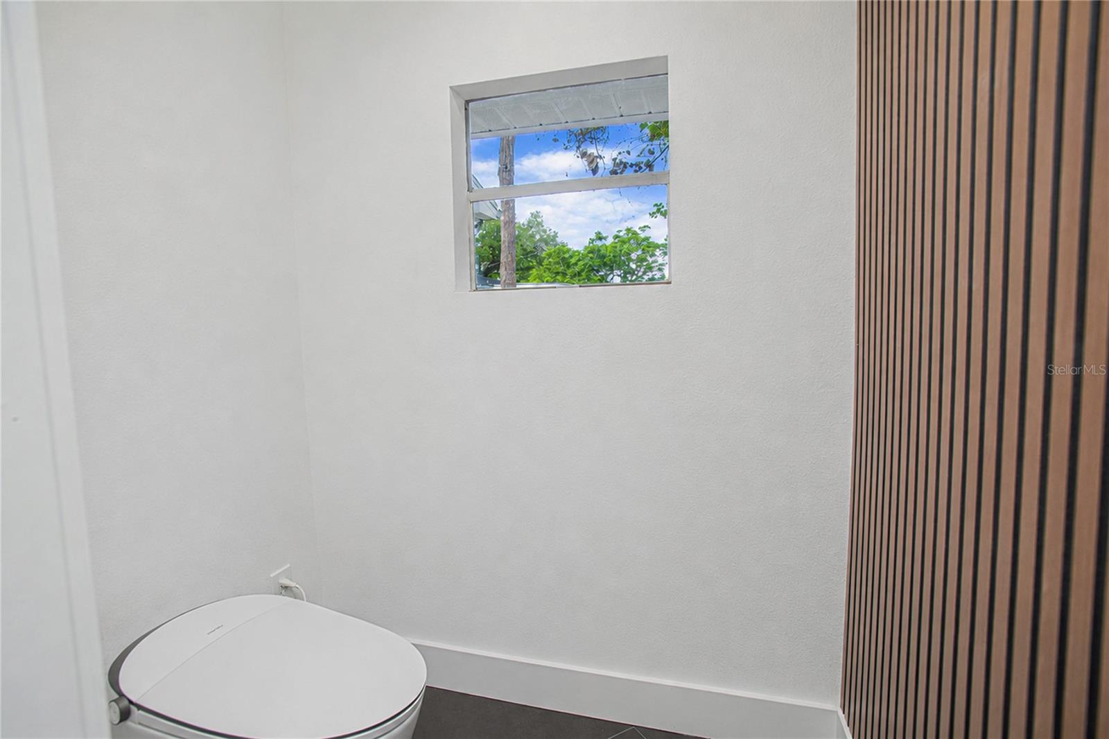 20 E Division St Property Photo 28